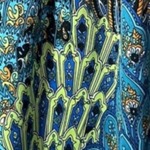 Peacock print sleeveless blouse vibrant colors - Picture 4 of 7